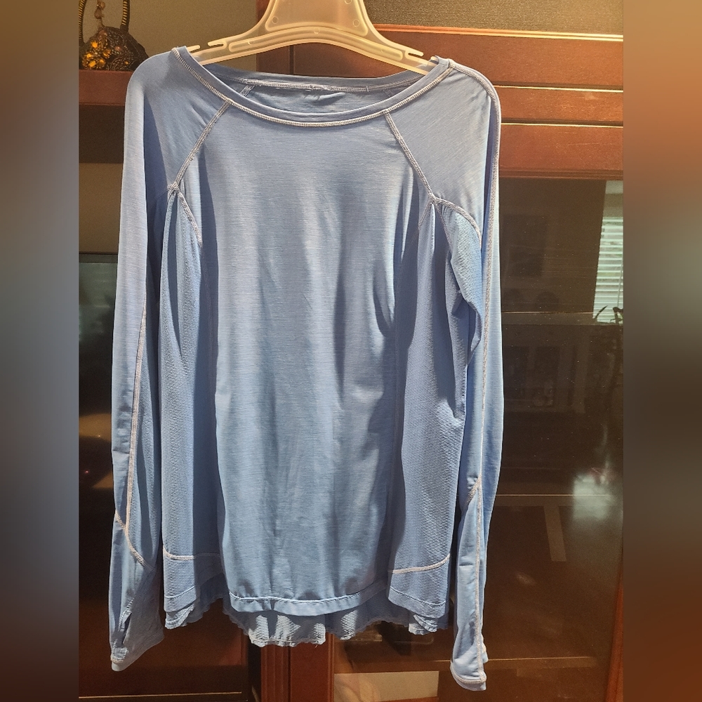 Lululemon athletica long sleeve top 8